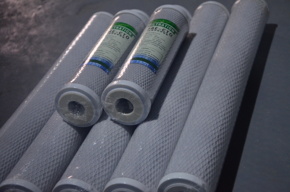 10inch CTO Compressed Activated Carbon filterpatroon voor zuivere het Systeemtoebehoren van de watermachine RO