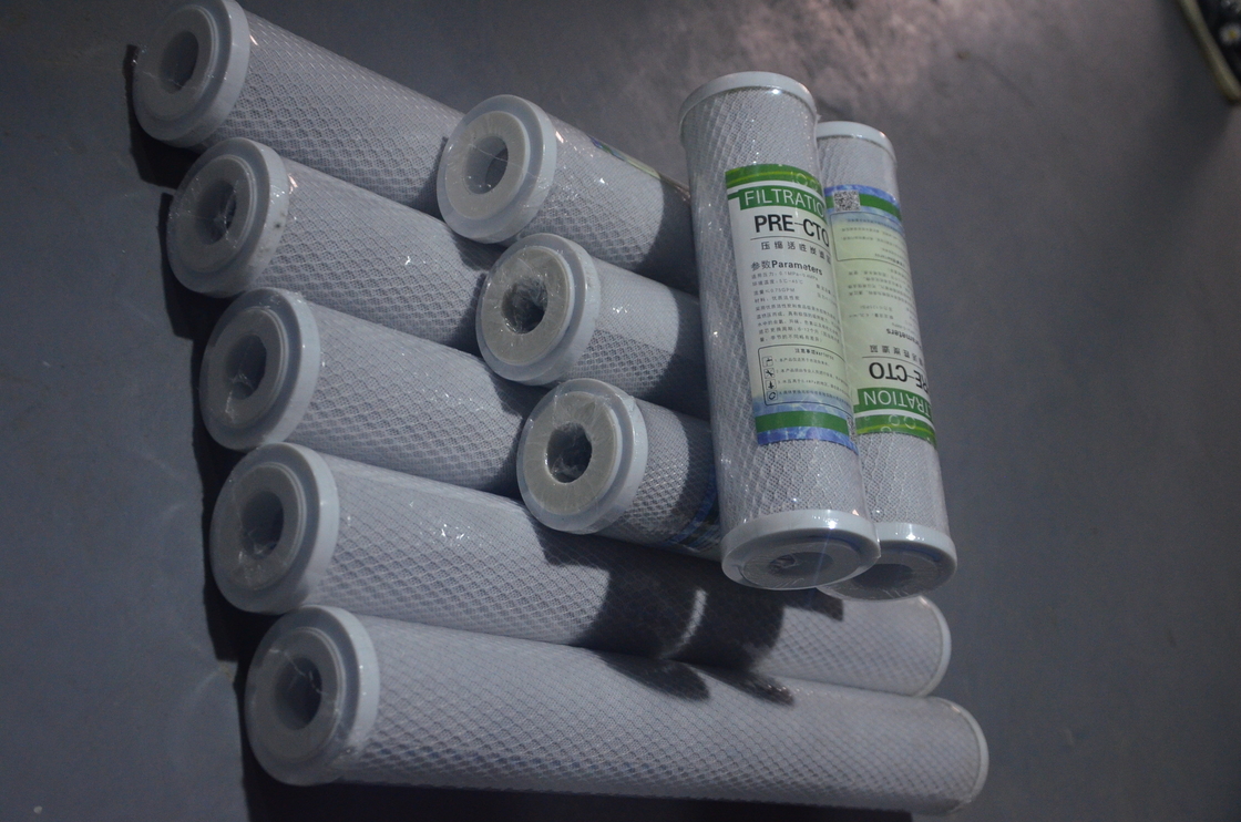 10inch CTO Compressed Activated Carbon filterpatroon voor zuivere het Systeemtoebehoren van de watermachine RO